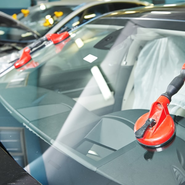 Which auto glass company to contact when windshield is shattered  in Elmwood Park New Jersey
